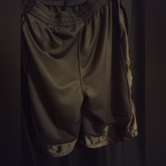 3 pairs of Mens Basketball shorts 🏀 - Picture 2 of 6